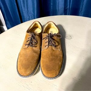 Johnston and Murphy boys size 6